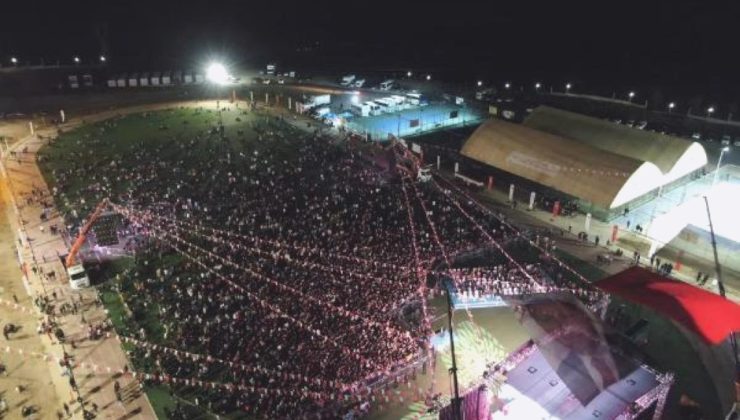 İngiltere’nin “Gitmeyin” uyarısı yaptığı vilayetimizdeki konsere 20 bin kişi katıldı