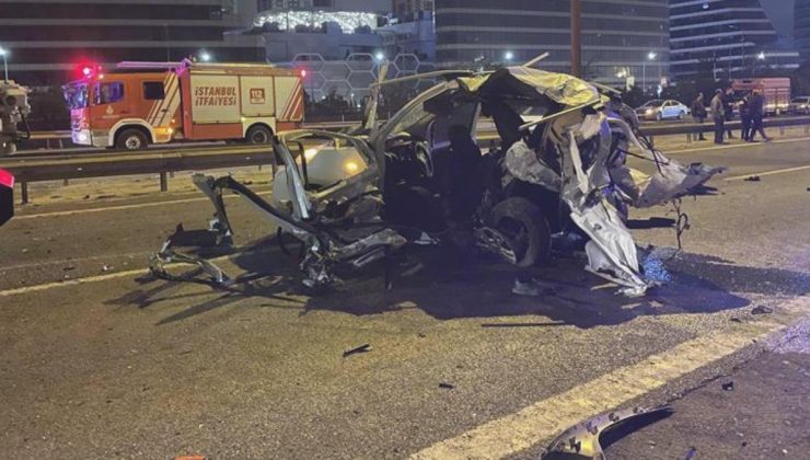 İstanbul’un göbeğinde fecî kaza! Hurdaya dönen aracın şoförü öldü, kamyoneti kullanan şahıs kaçtı