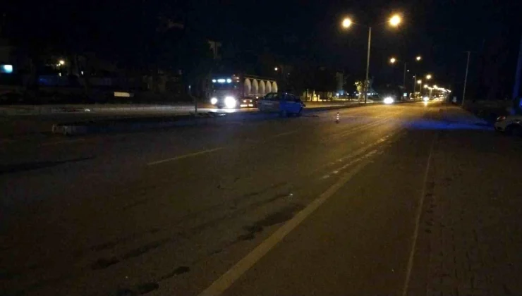 Burdur’da ehliyetsiz ve alkollü sürücü refüje çarptı